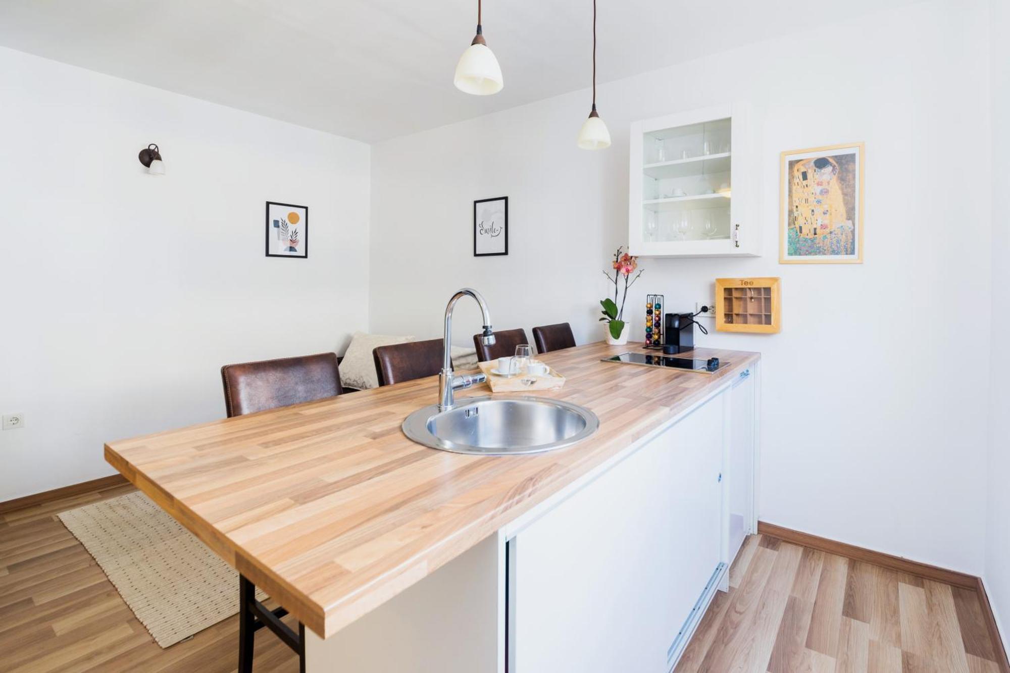M&a Apartment *